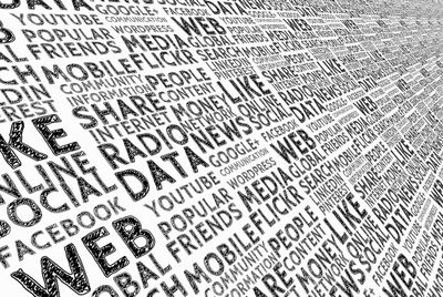 Welche Rolle spielen soziale Medien bei politischen Krisen?